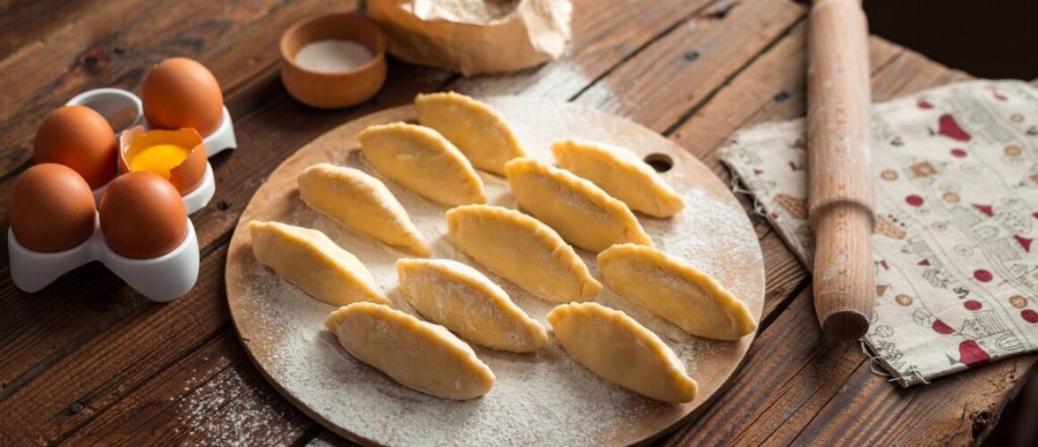 cooking pies vareniki pelmeni cook 2132874