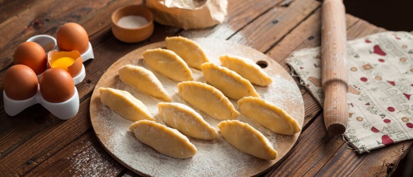 cooking pies vareniki pelmeni cook 2132874