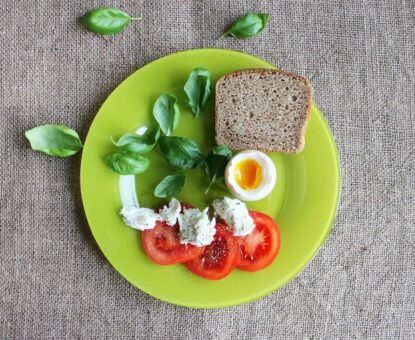 Nauka poprzez zabawę – poznawanie nowych produktów, smaków i zapachów